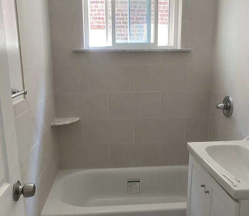 2nd image of 918 Wilcox Ave #1