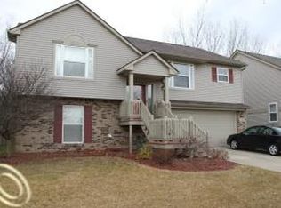 238 Fischer Dr, Westland, MI 48186