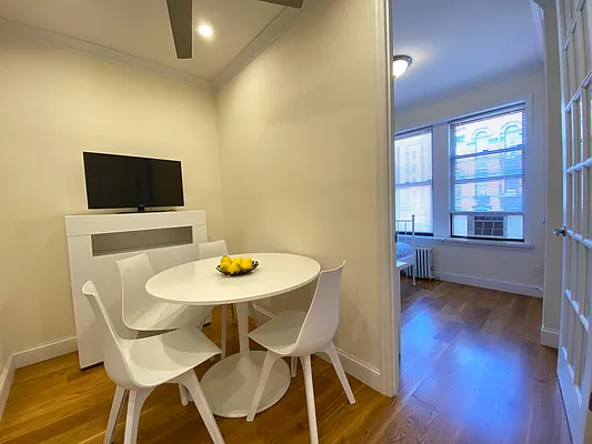 Rented by Oxford Property Group | media 10