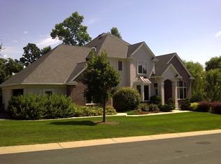 6713 Lakeway Dr, Chanhassen, MN 55317