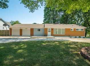 2605 E Langsford Rd, Lees Summit, MO 64063