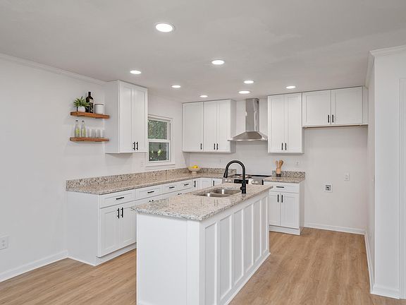 3rd image of 105 Martindale Dr