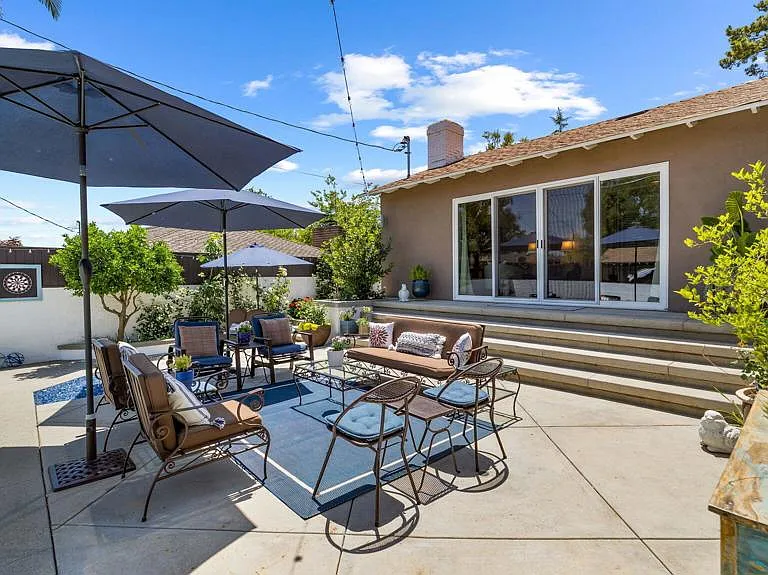 2030 N Altadena Dr — Photo 50