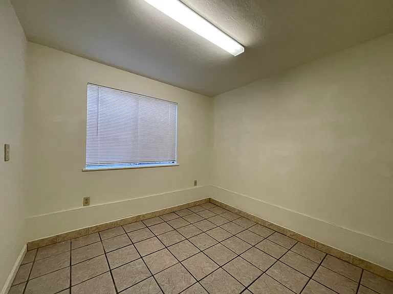 506 Athol Ave — Photo 12