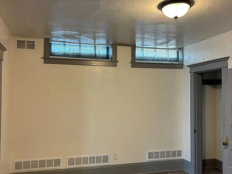 Terrace Arms Apartments — Photo 35