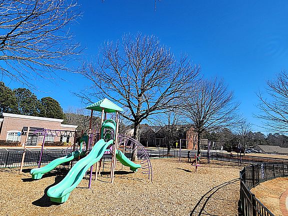 4th image of 137 River Park Xing #137