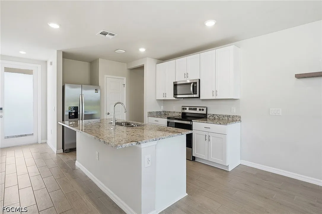 3 bed, 2.0 bath, 1288 sqft, $2,300 — Photo 1