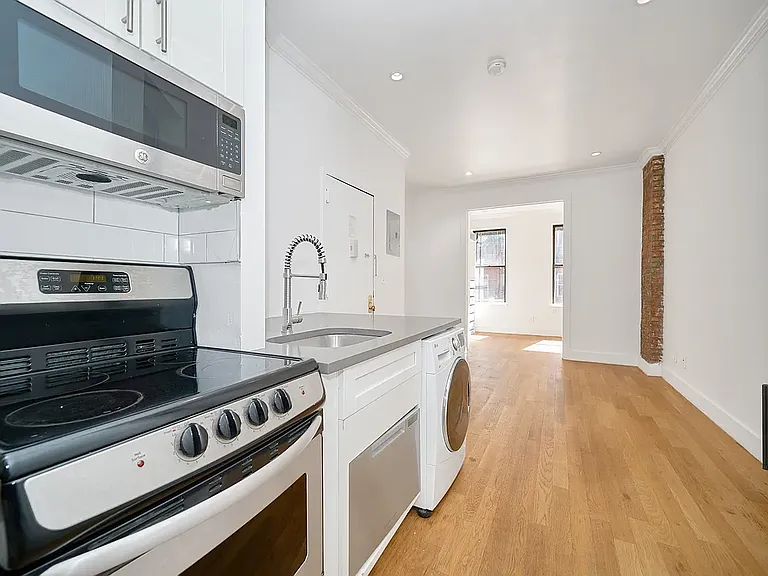 325 E 83rd St #2A — Photo 7