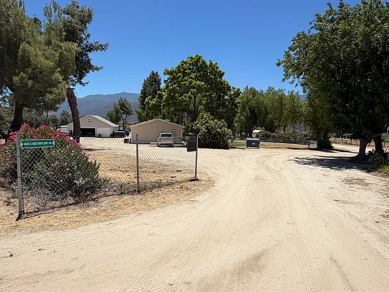 44027 White Mountain Rd — Photo 24