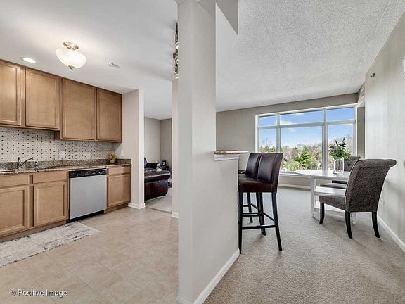 5th image of 845 E 22nd St APT 413