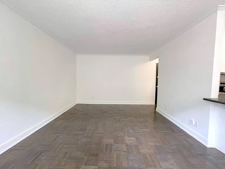 140 Kingston Rd #204 — Photo 7