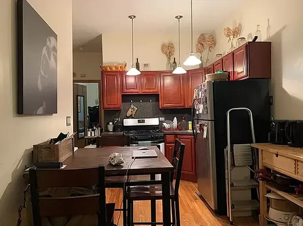 304 Stanhope Street image 1 of 12