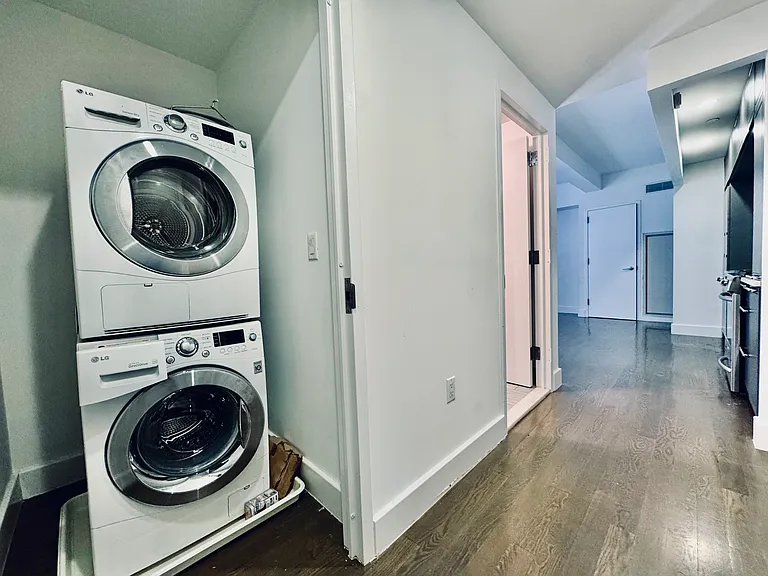 432 W 52nd St #5E — Photo 5