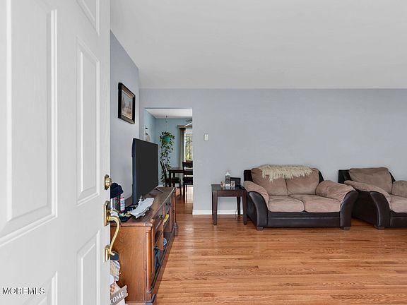 5th image of 1481 Scranton Avenue
