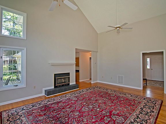 3rd image of 169 Crowfield Cir