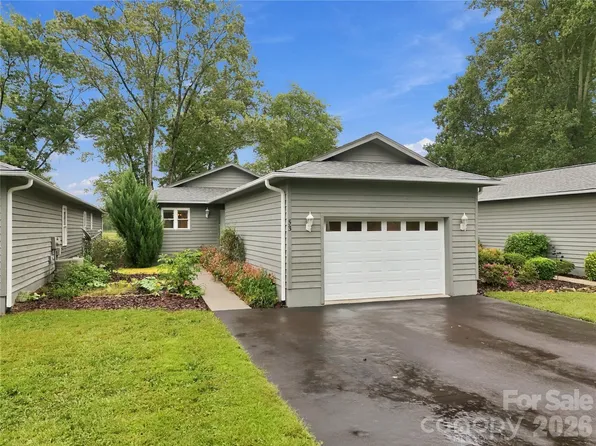 53 Southern Fairway Ct #D2, Etowah, NC 28729