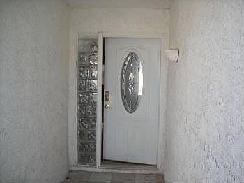 4th image of 676 Glenwood Ct