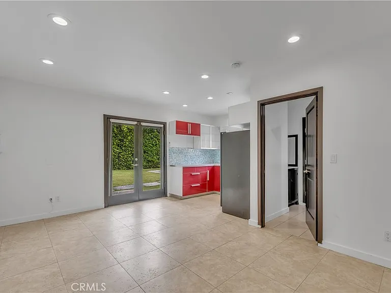 4925 Nagle Ave — Photo 32
