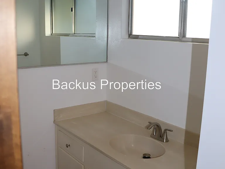738 Carmelita Dr — Photo 15
