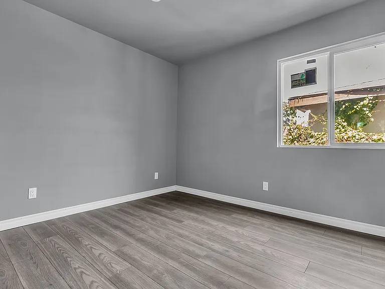 1517 E L St — Photo 9