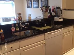 17 5 Thacher St #5, Boston, MA 02113