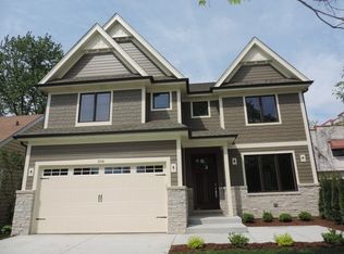 596 S Hillside Ave, Elmhurst, IL 60126