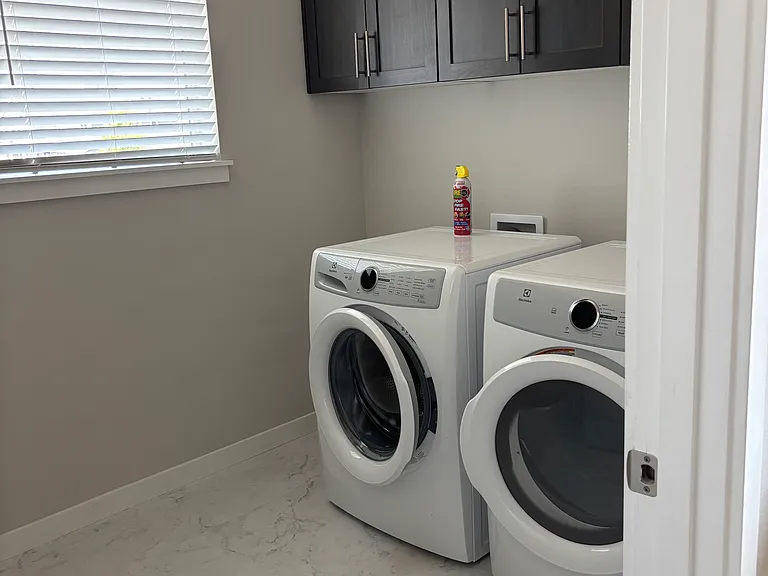 LAUNDRY ROOM - GENEROUS SPACE