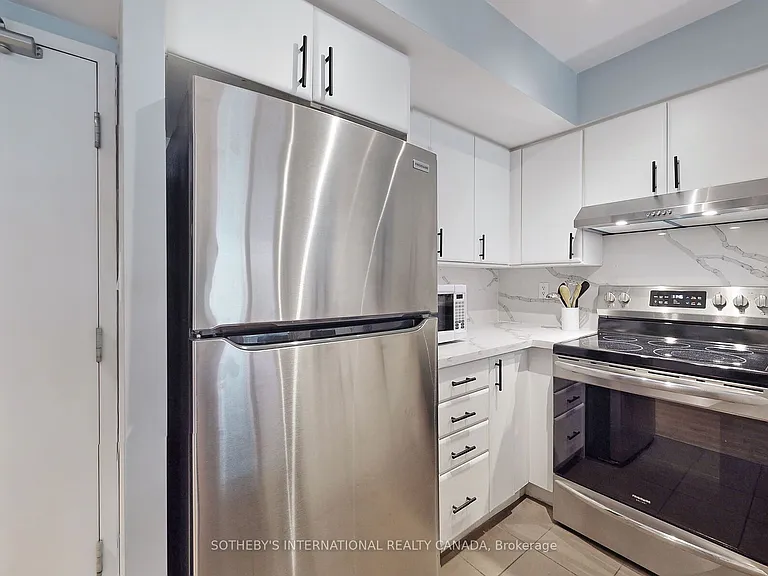 230 King St E #410 — Photo 10