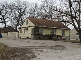 4320 8th St, East Moline, IL 61244