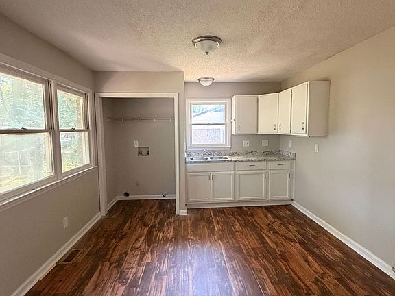 4th image of 6108 Castle Ct