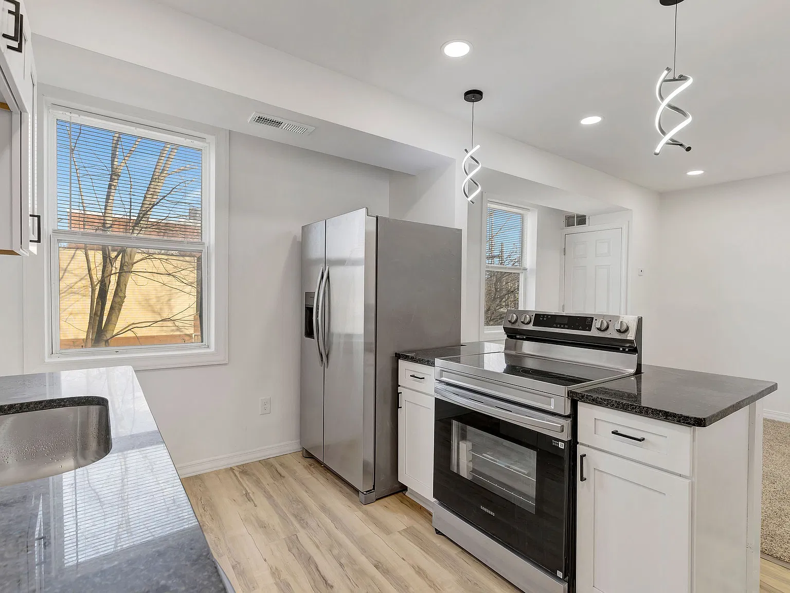 1 bed, 1000 sqft, $1,050 — Photo 3