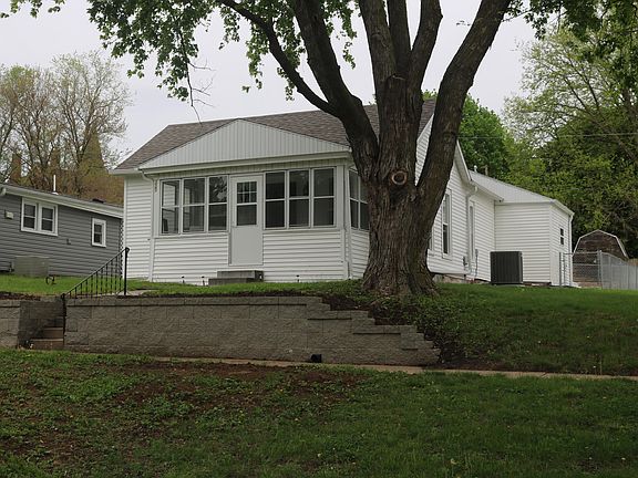 2nd image of 307 E 4th St