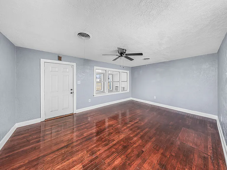 1904 NW Lake Ave — Photo 7