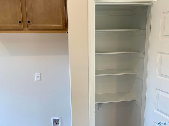 3rd image of 164 Midpark Dr