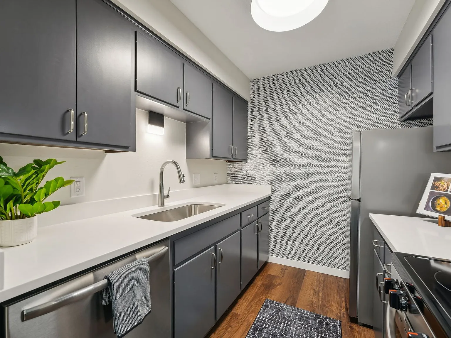 Wayzata Lake Apartments — Photo 2