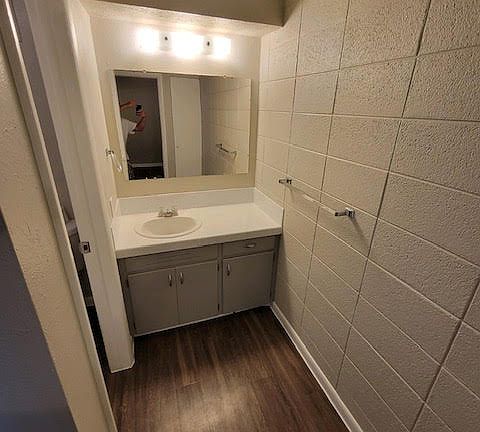 3rd image of 710 Emery St #105