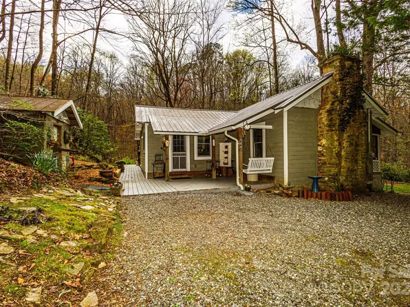 568 Crystal Creek Ln, Whittier, NC 28789