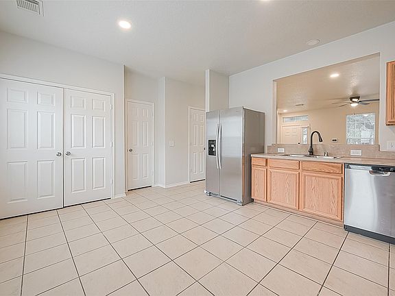 3rd image of 23814 Single Oak St