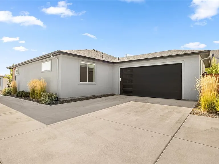 555 S Proctor Ln — Photo 26