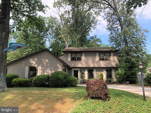 3rd image of 1729 Briarwood Dr