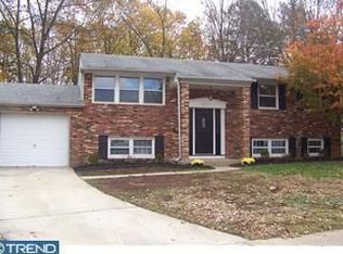 911 Livingston Ct, Turnersville, NJ 08012