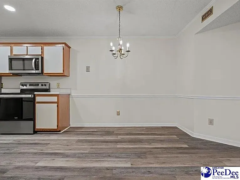 701 Coventry Ln — Photo 11