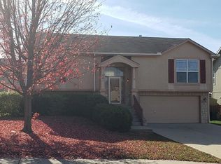 741 Highland Dr, Leavenworth, KS 66048