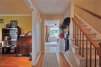4th image of 3521 Gloucester Dr