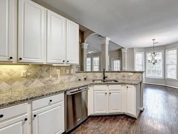 3rd image of 862 Tanners Point Dr
