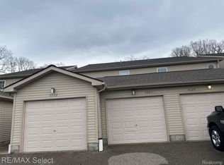 5024 Harbor Oak Dr, Waterford, MI