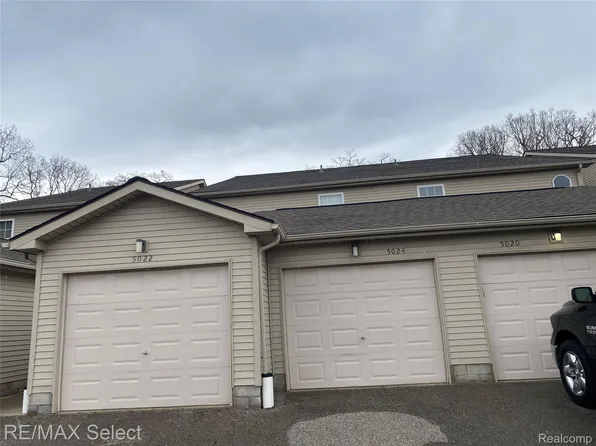 5024 Harbor Oak Dr, Waterford, MI 48329