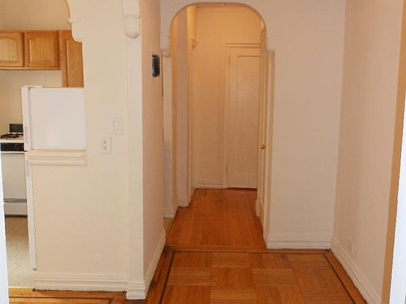 2nd image of 2800 Creston Ave