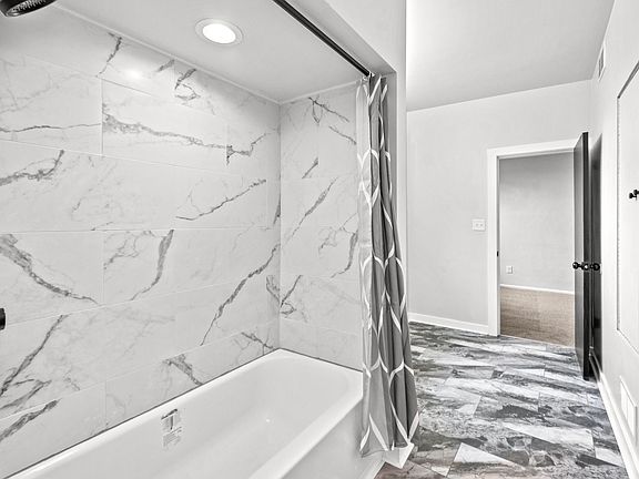 4th image of 5554 Avondale Pl Unit 4