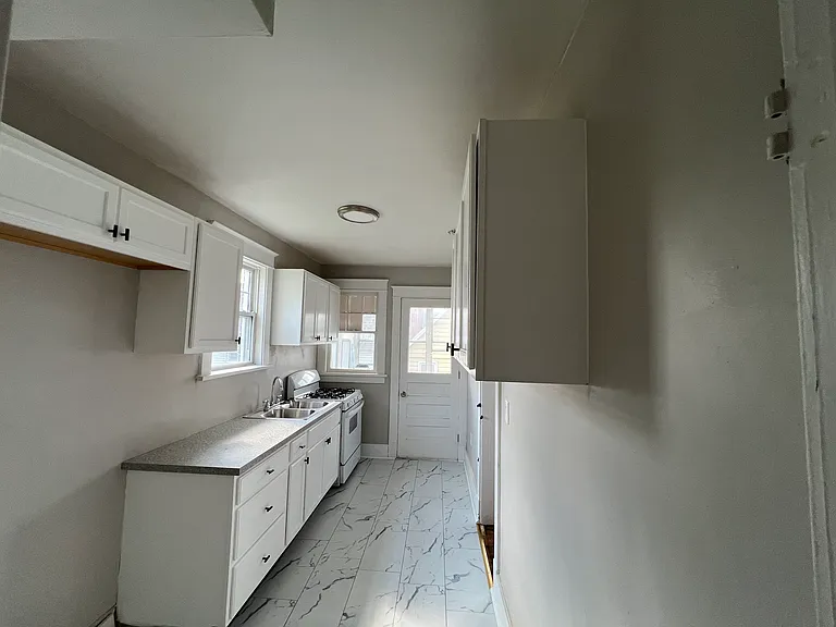 W 9th Ave — Photo 8